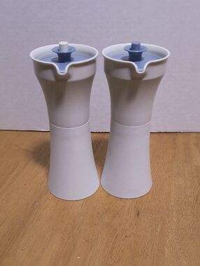 Tupperware Oil And Vinegar Cruets with Blue Accents B3